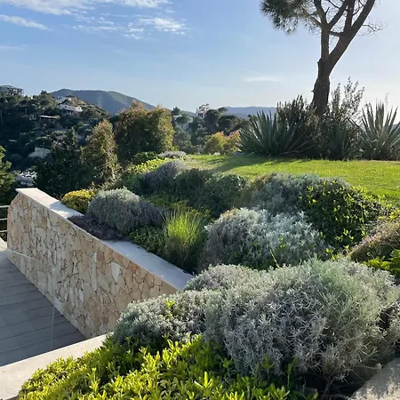 With Private Pool, Amazing Sea Panorama And Private Garden Villa Domus De Maria